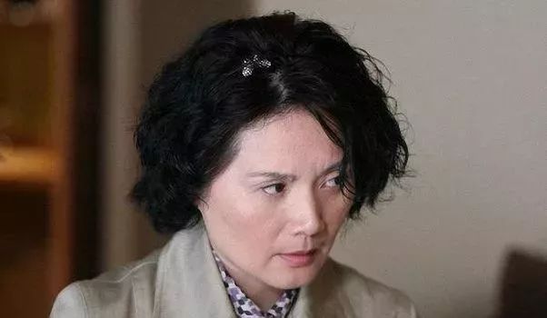 60岁老戏骨吴冕,嫁大学同窗恩爱39年,如今一家三口低调幸福