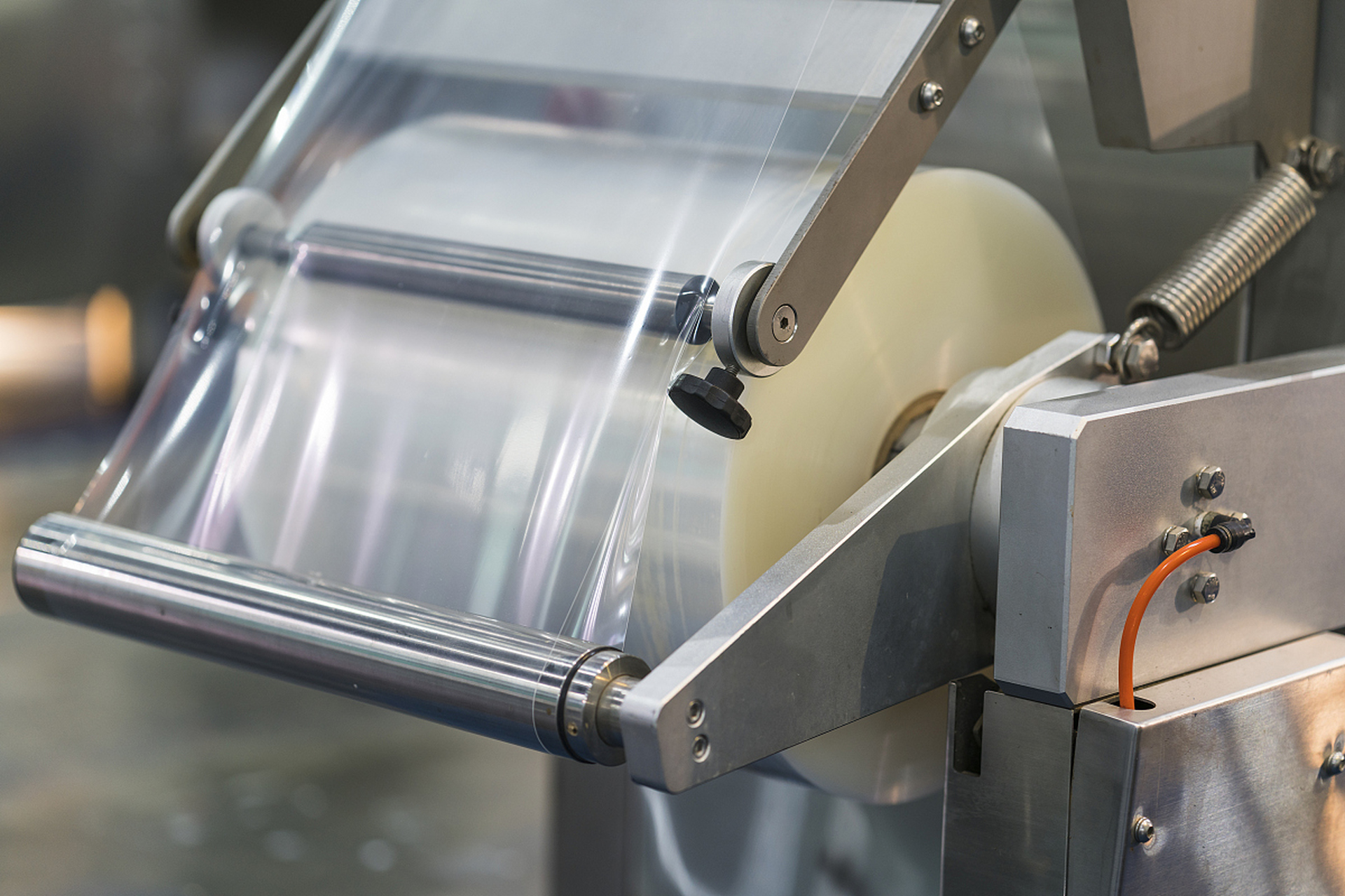 得力真空封口机,一个可以显著提高食物保鲜效率的家用电器,在处理家庭