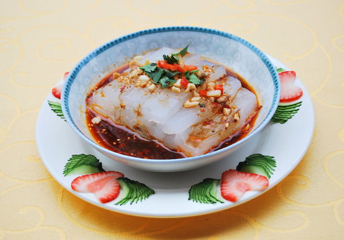 回民凉粉:凉粉是一种食物,主要原材料是凉粉草,大米,红薯和豌豆,以