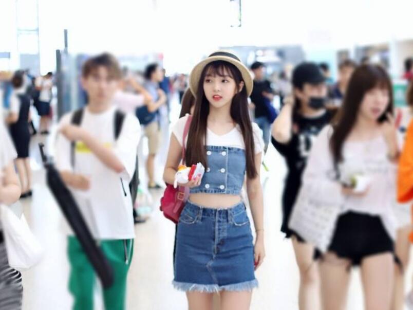 机场照曝光后,强东玥被评五官奇怪丑的无法直视,真的是这样吗?