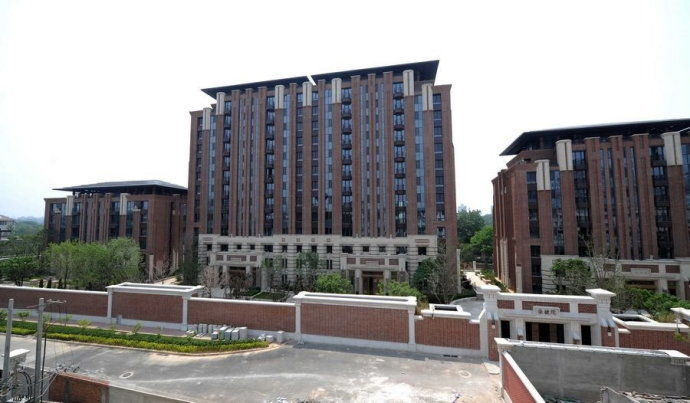 蔡徐坤北京豪宅曝光,房子是粉红色的,网友:娱乐圈的钱真好赚!