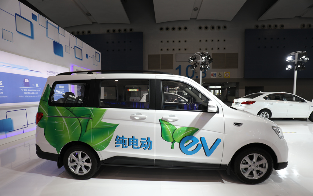 给大家饱览一款长安欧诺ev