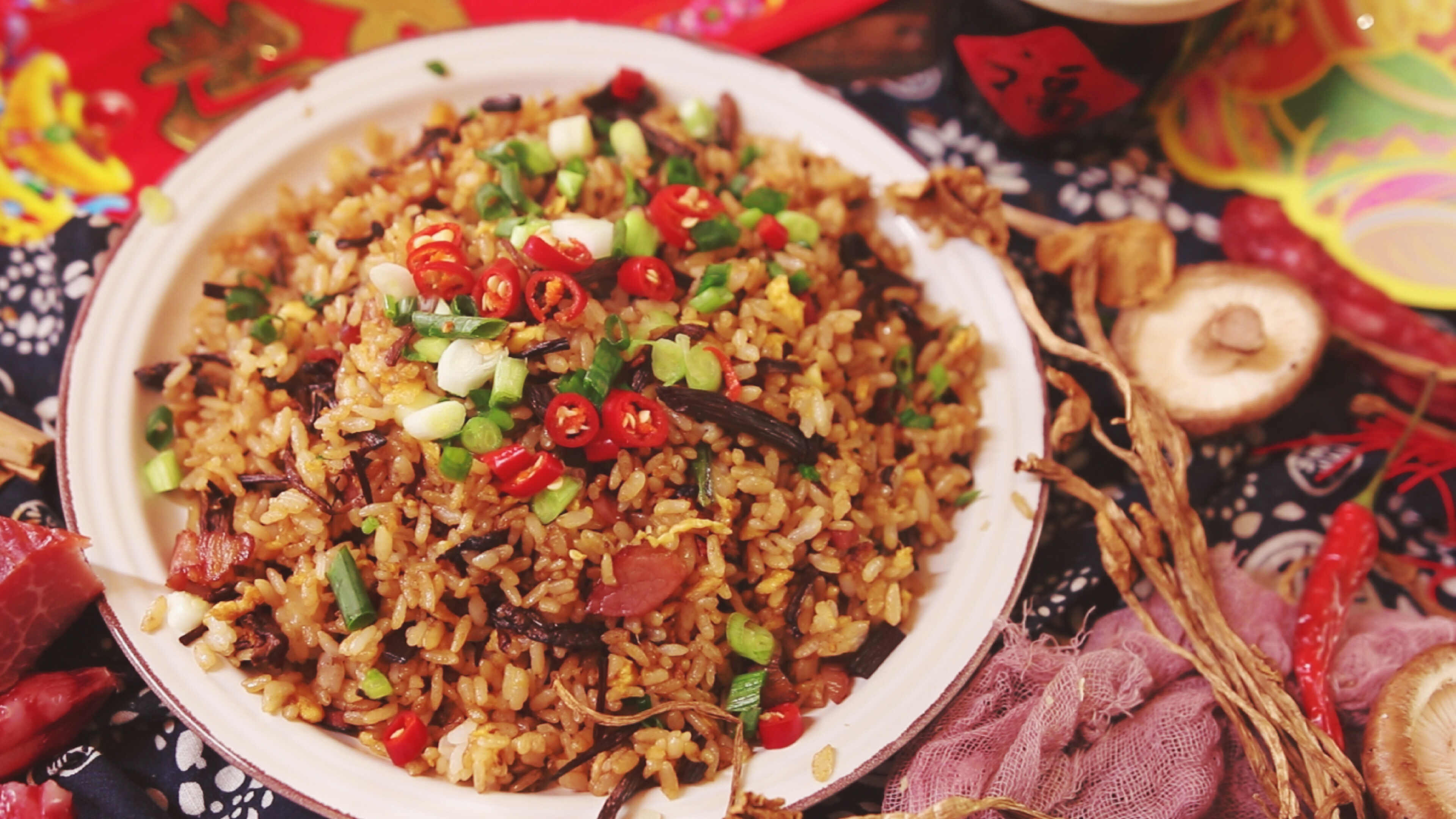 蛋炒饭这么做堪称豪华,鲜香味美真解馋,吃货的夜宵就是它了