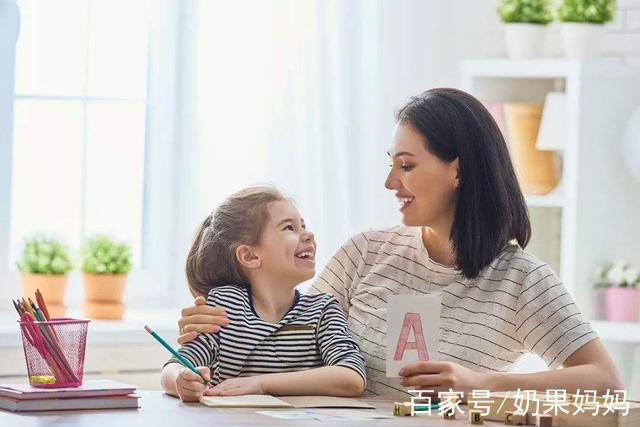 女生被8歲男孩摸臀,上前理論反遭家長打罵:碰就碰了,你叫啥