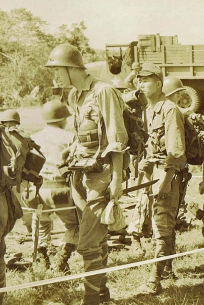 二战时的小鬼子有多矮?1米9的日本兵,成为拍照的稀罕物!