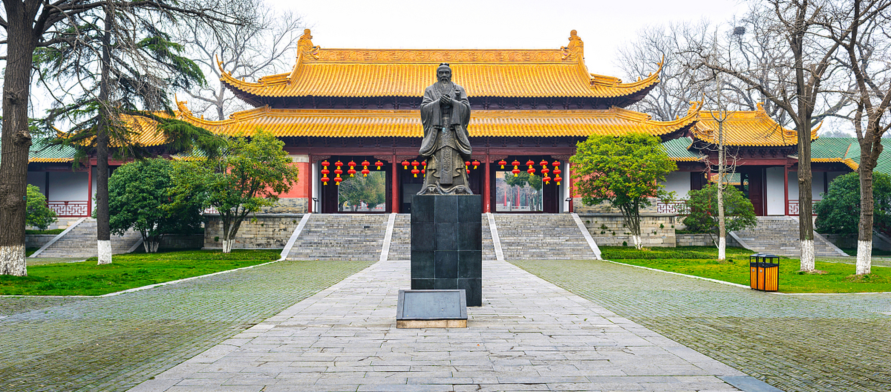 炎帝陵是中华民族伟大始祖炎帝神农氏的陵寝,位于湖南省株洲市炎陵县.