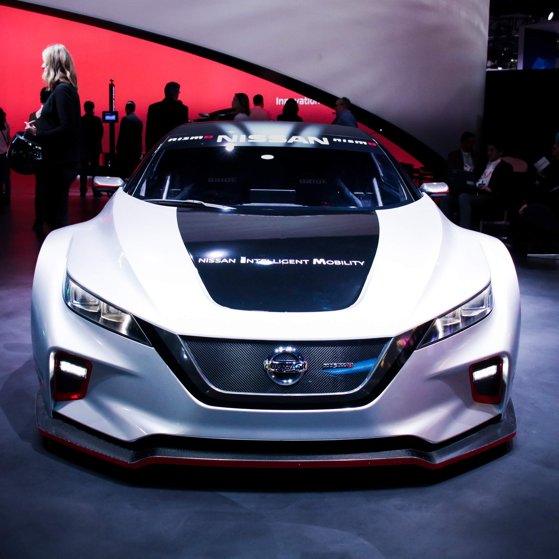 日产leaf nismo rc电动赛车,外观十分帅气,322马力,3.4秒破百