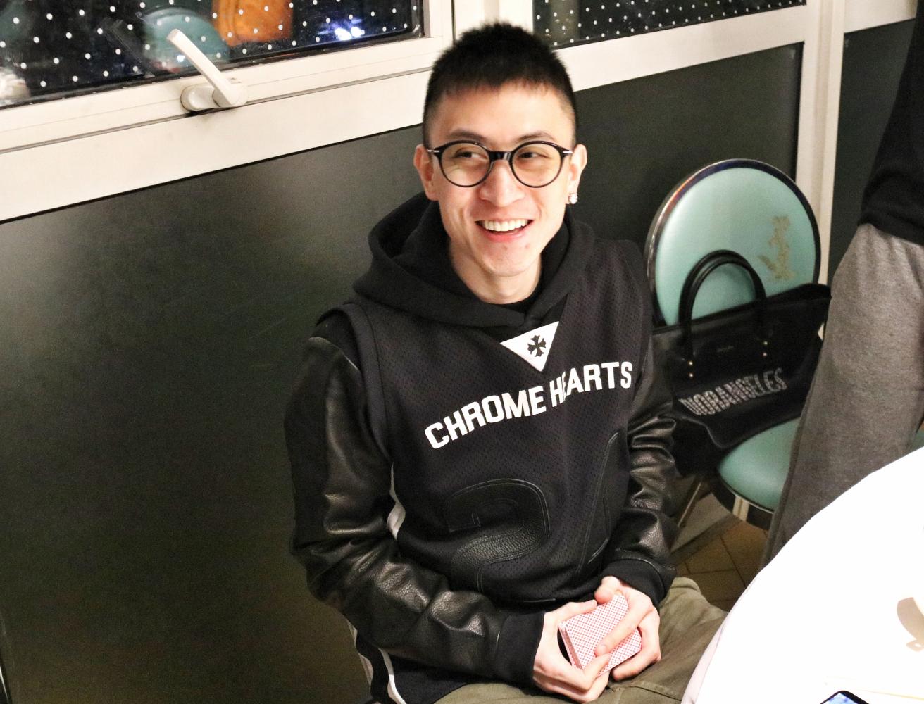 比王思聪有钱的富二代秦奋与员工聚餐,妥妥高富帅