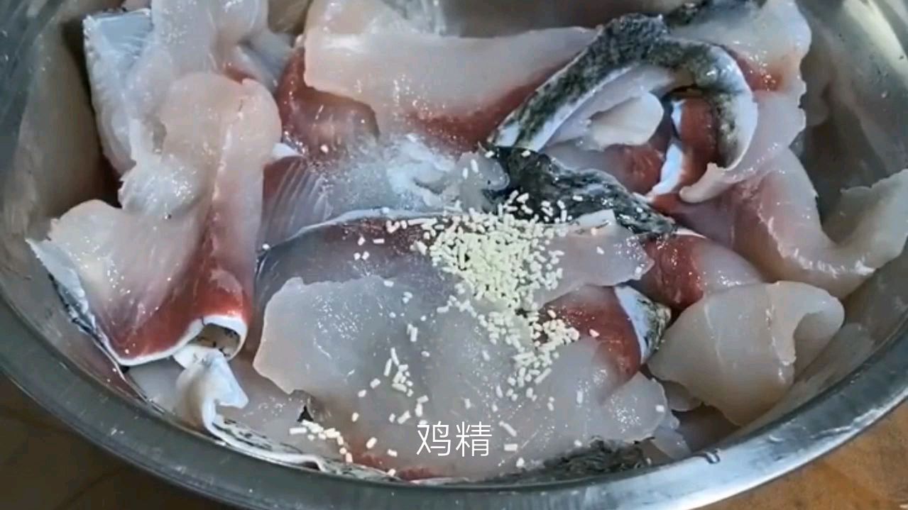 天冷了,大厨教你在家做鱼火锅,学会鱼肉腌制技巧,吃火锅更入味