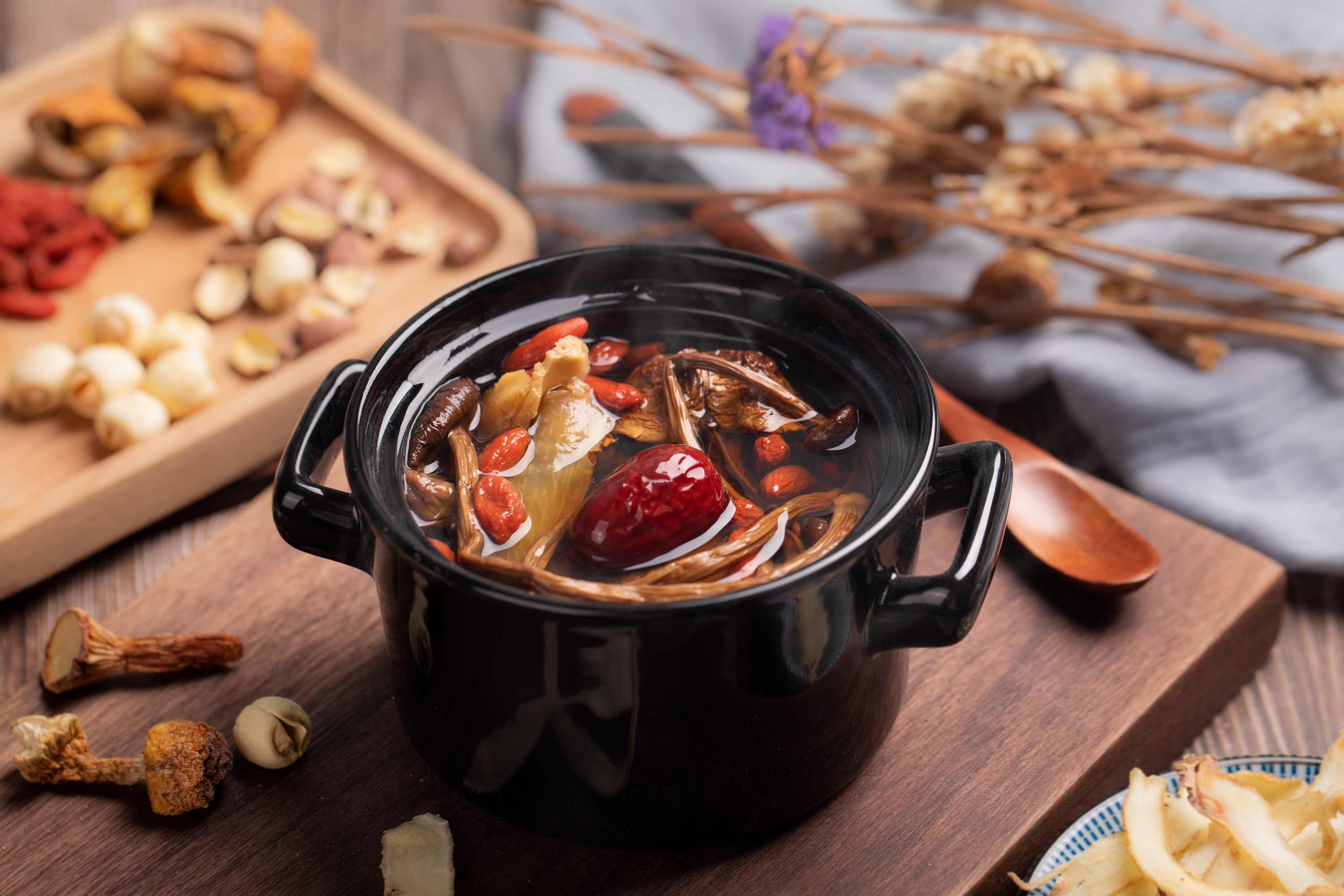 贫血就是缺铁惹的祸?老中医说喝四物鸡汤补血滋养