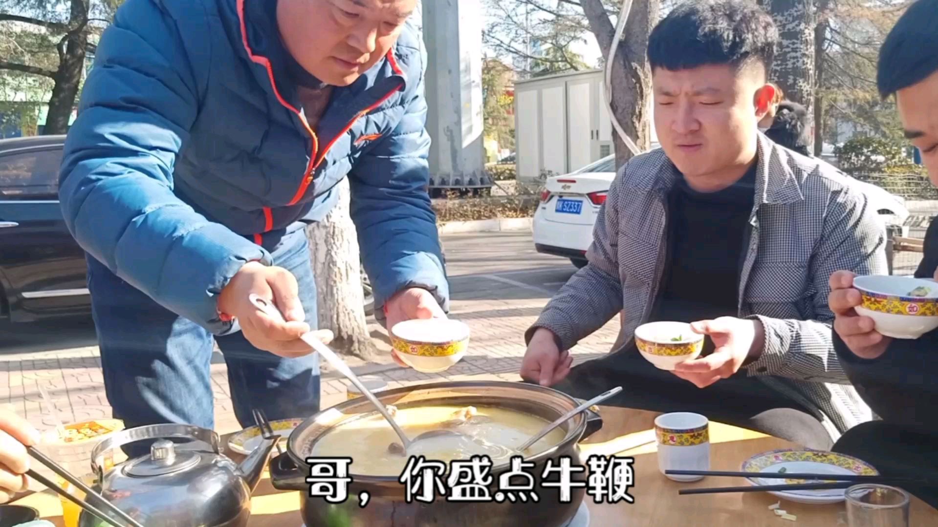涛哥二哥来许昌找我玩,安排一锅138元老母鸡炖牛鞭,二斤酒刚好