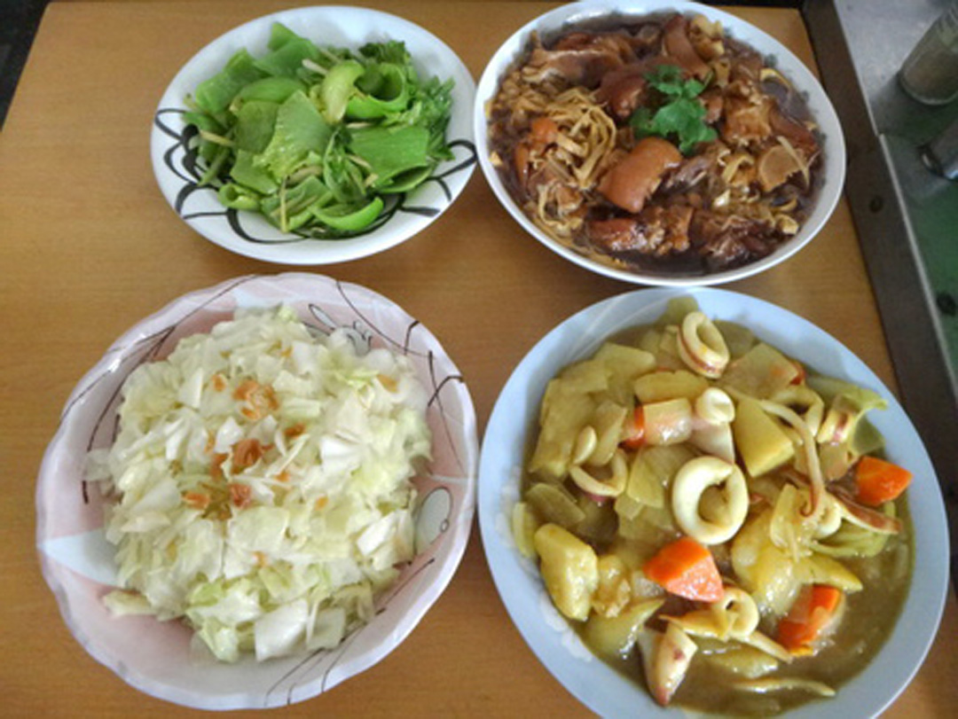 冬季一家三口的家常午餐,花钱不多,但是吃的舒服,暖心又暖胃!