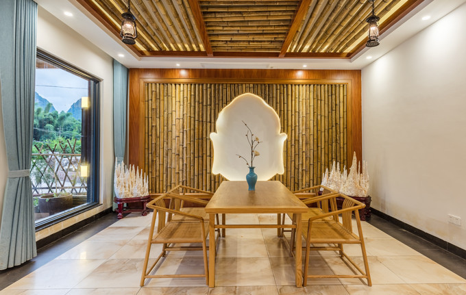 民宿整体室内设计巧妙运用竹子做装饰,营造了返璞归真的空间