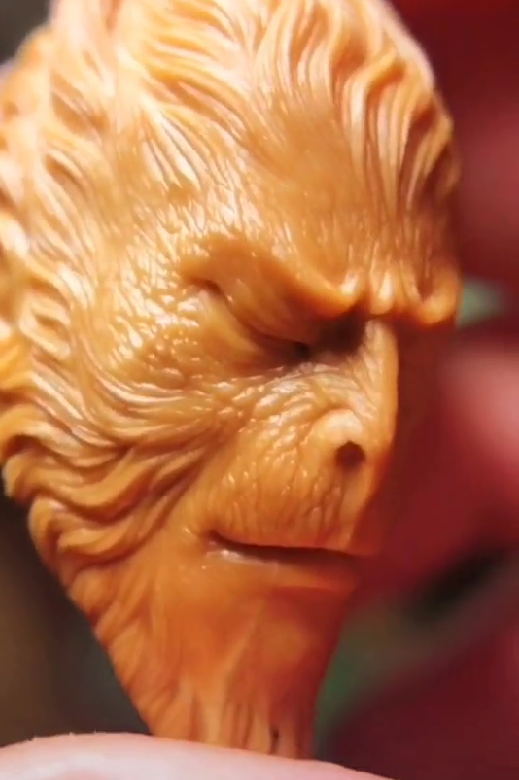 细腻到皮肤皱纹的橄榄核雕,齐天大圣这个作品最佛性