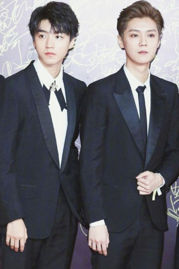 鹿晗和王俊凯同框,两人疯狂鞠躬好有爱,90后宝藏男孩超有礼貌