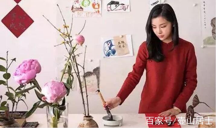 美女書法家林曦在線教書法,價位高的驚人,為何報名的人還擠破頭