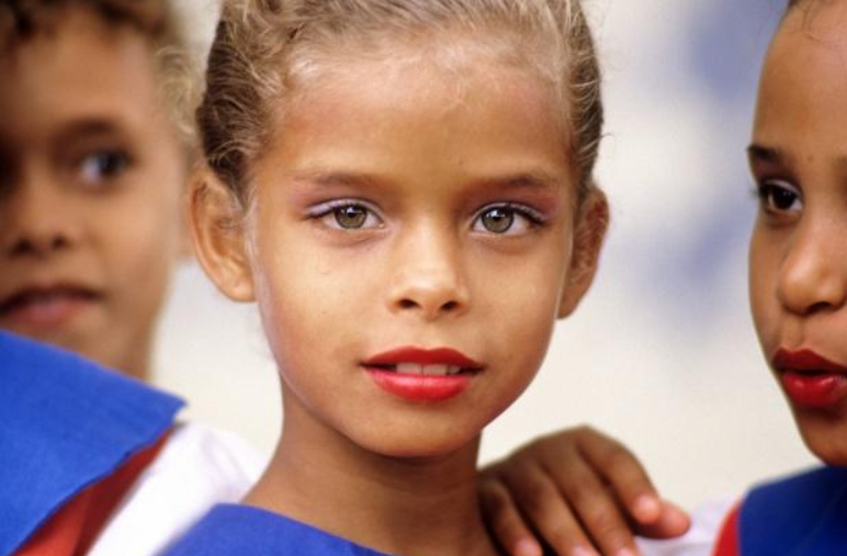 混血美女最多的国家:70%以上人口是混血儿,险些被隔壁小国吞并