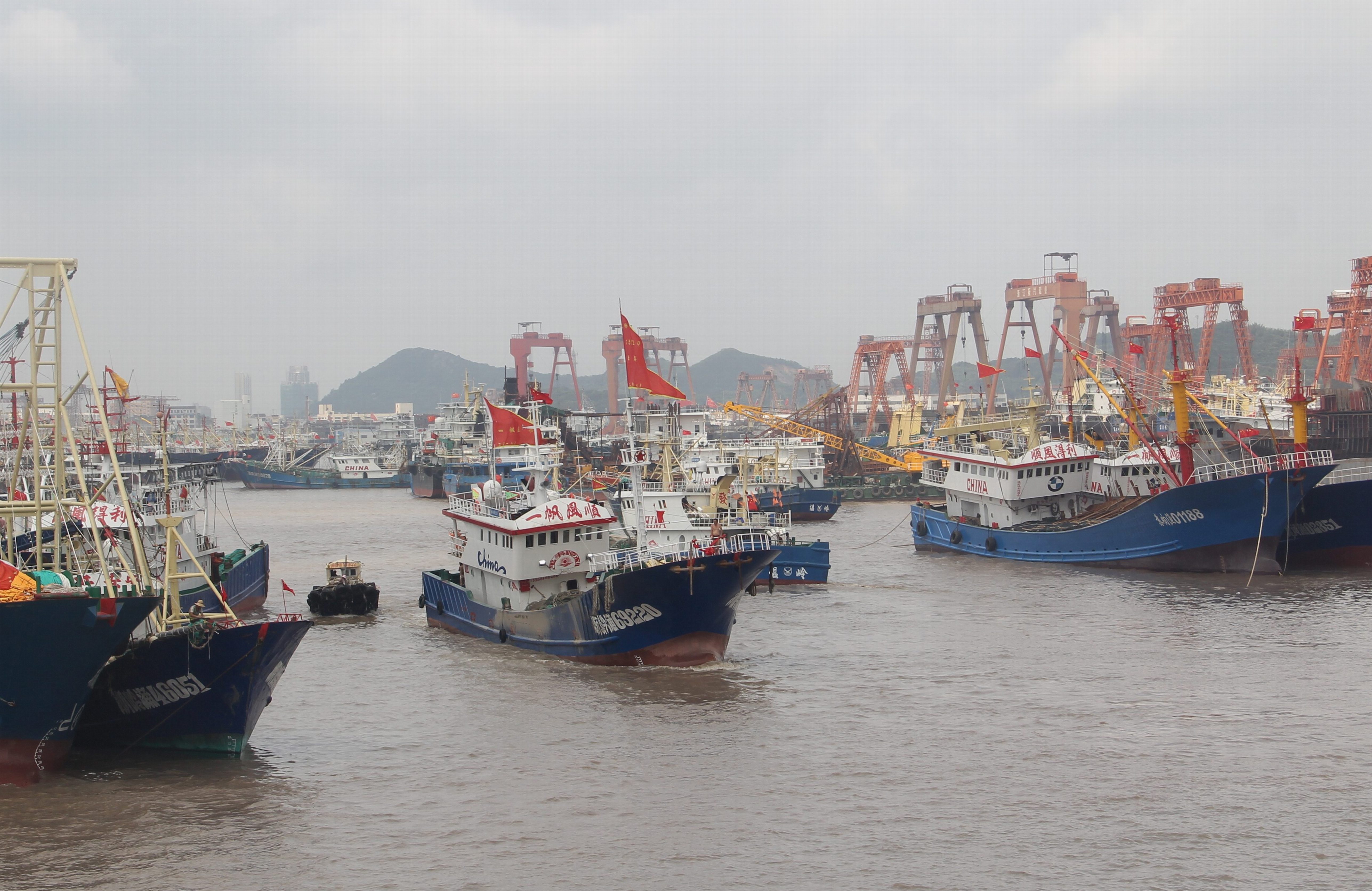 浙江温岭 台风"摩羯"警报解除 渔船杨帆出海