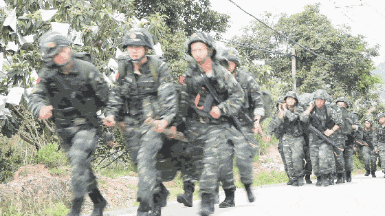 负重奔袭!一组动图带你感受武警