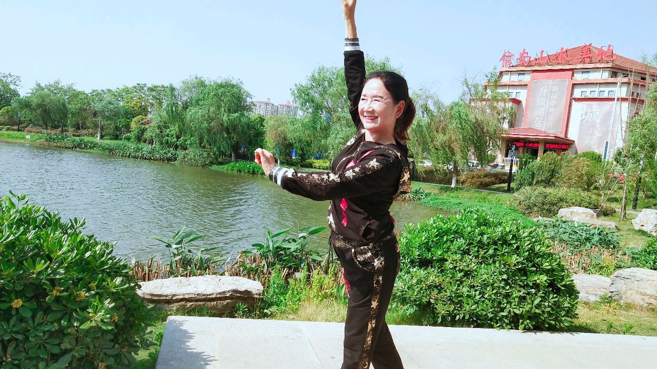 热舞欣赏 国家体育局推广健身操 天蓝蓝 梅梅翠翠舞蹈队燕子表演
