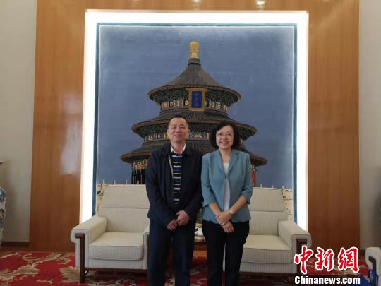 中国驻马达加斯加大使杨小茸会见中新社副社长夏春平一行