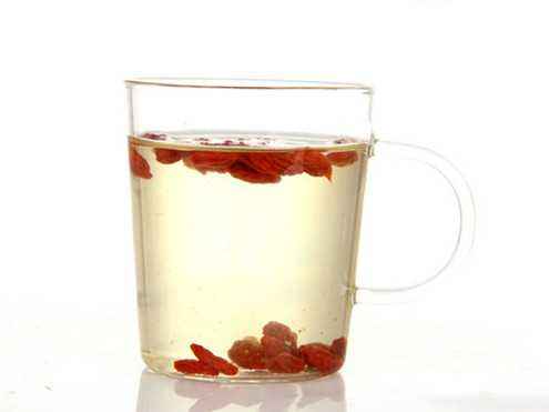 枸杞泡水虽好,但也有禁忌,注意这几点让你的身体更健康