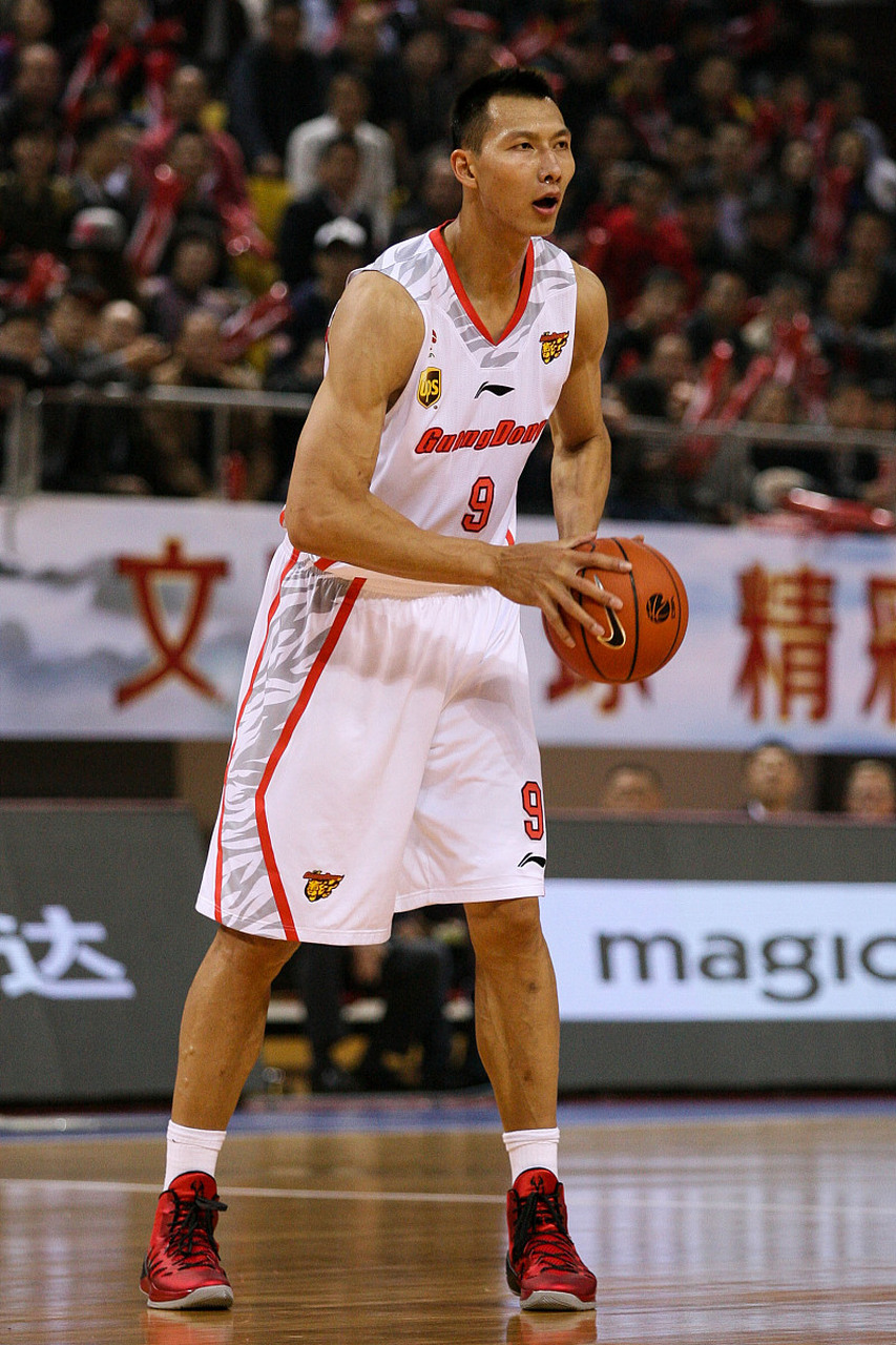 广东队当家球星易建联出战20分钟,投篮11投6中,三分球4投1中,得到13