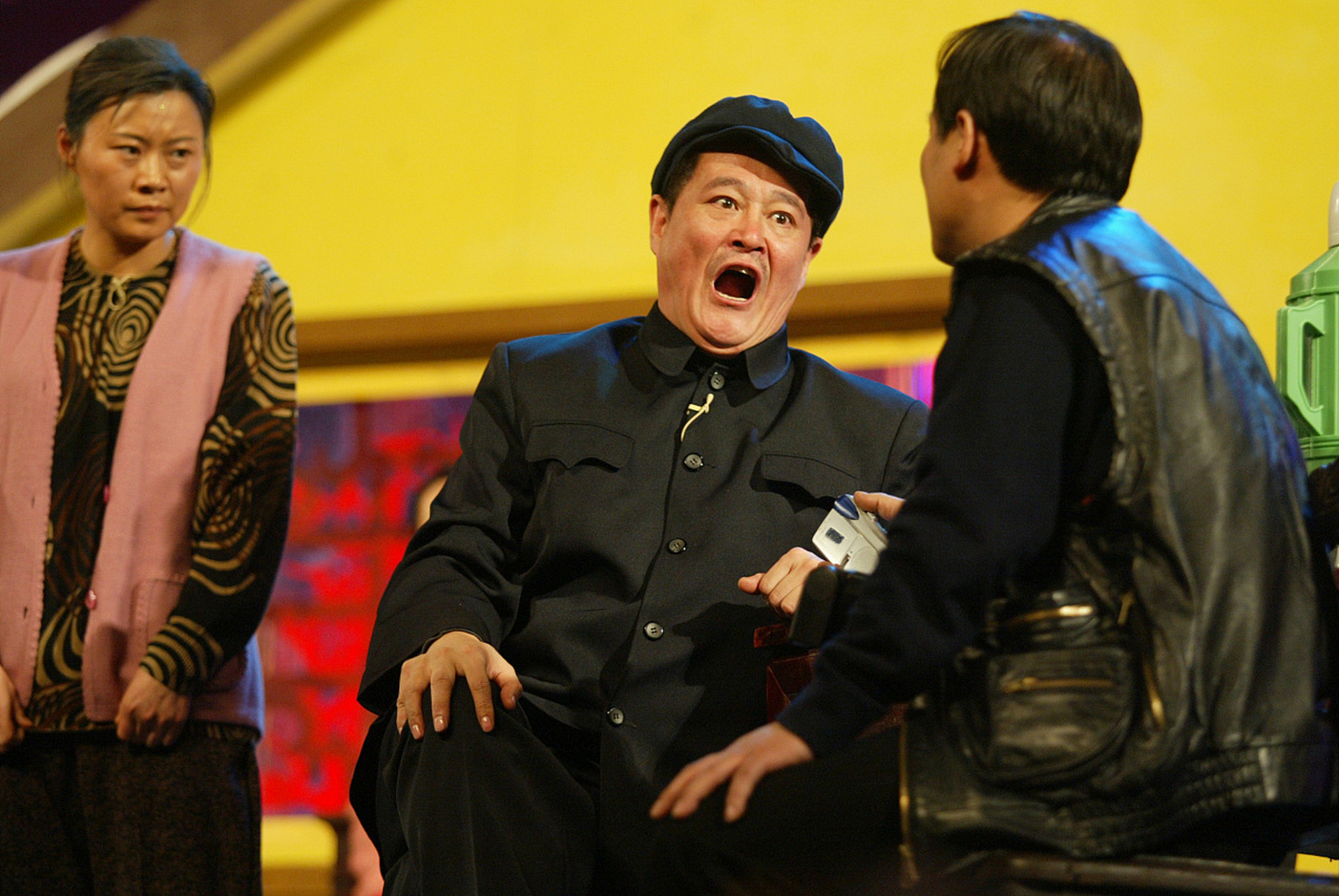 想当年,春晚的相声和小品可是我们全家"围炉"必备的节目啊!