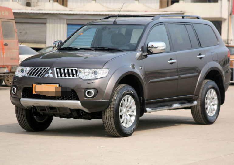 车身硬朗的三菱帕杰罗·劲畅(进口),可以带给人很好的安全感