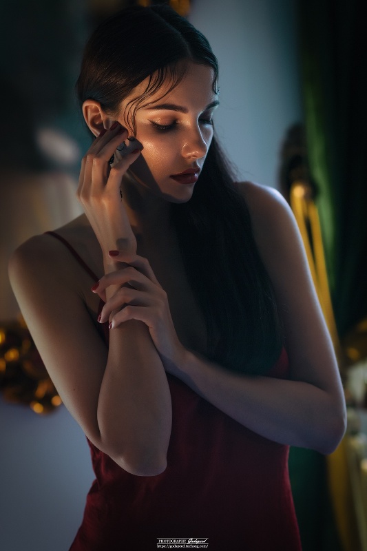 艺术摄影:性感迷人的女郎,眼眸深邃诱人!