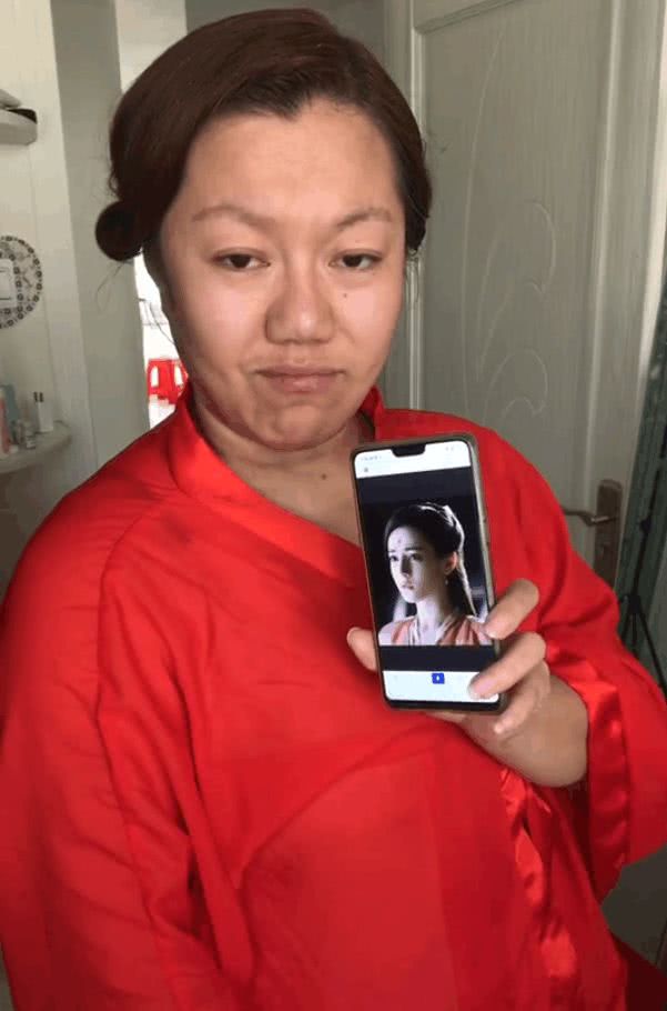 抖音疯传40岁大妈化妆成热巴,网友:大妈化妆技术,真的是太牛了