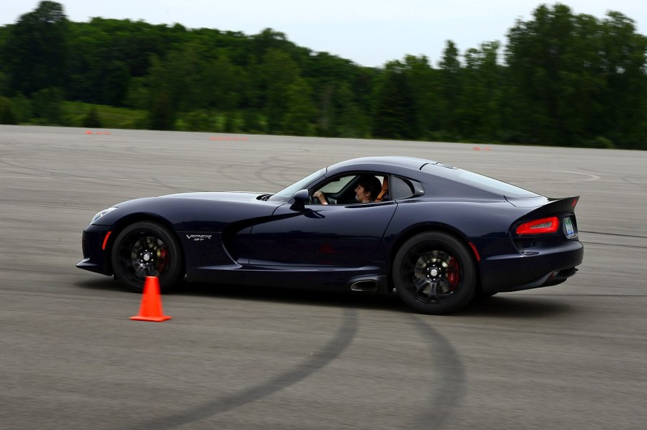 蝰蛇2015款 gt,外观沉稳大气,保持着优雅时尚感