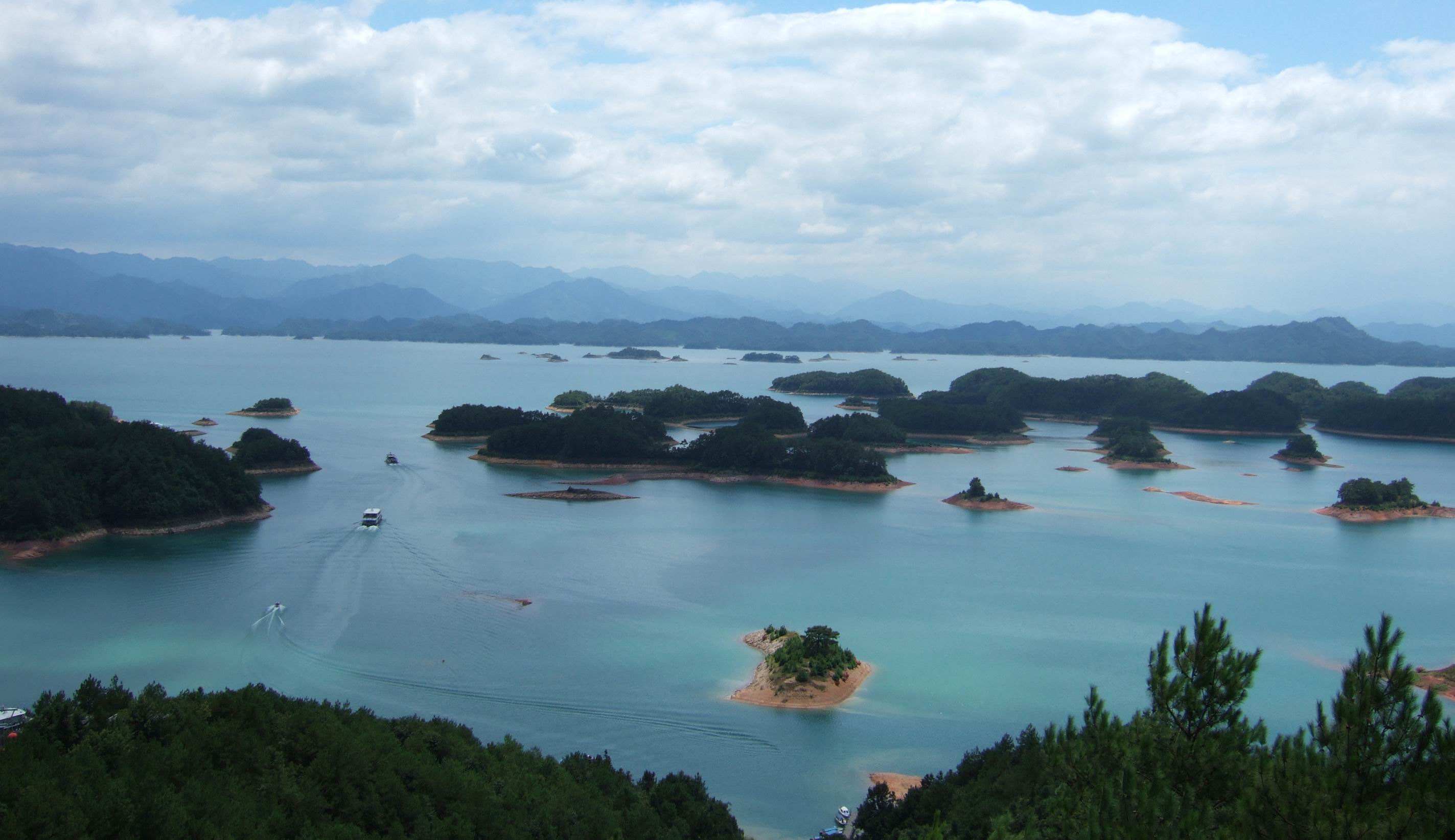 千島湖的氣候特點千島湖風景區地處亞熱帶氣候中部,屬亞熱帶氣候季風