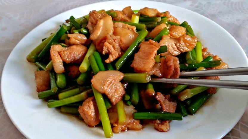 春季美食蒜苔炒肉,很多人第一步就错了,难怪蒜苔发黄还不入味