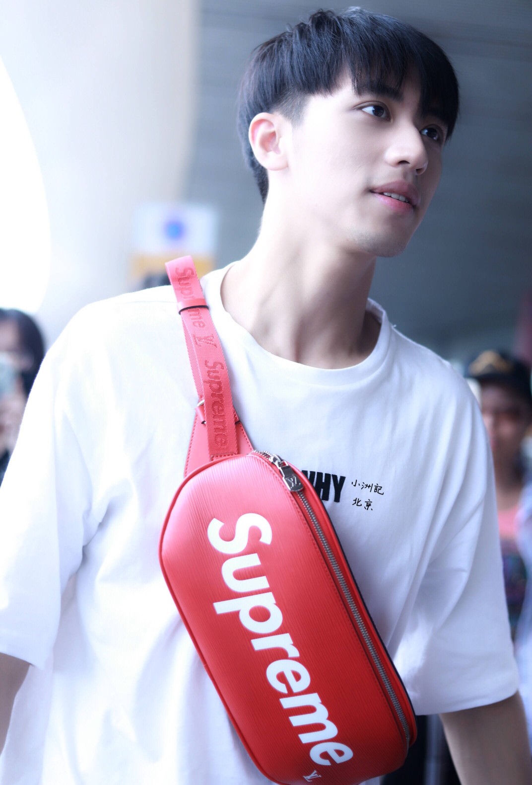 男星呆萌妹妹头: 鹿晗真的好清秀,神颜吴世勋也完全hold住了