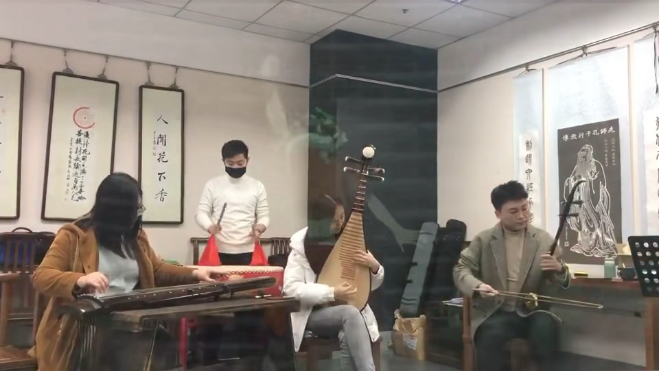 疫情期间孩子们不来上课,我们胡同的老师自娱自乐