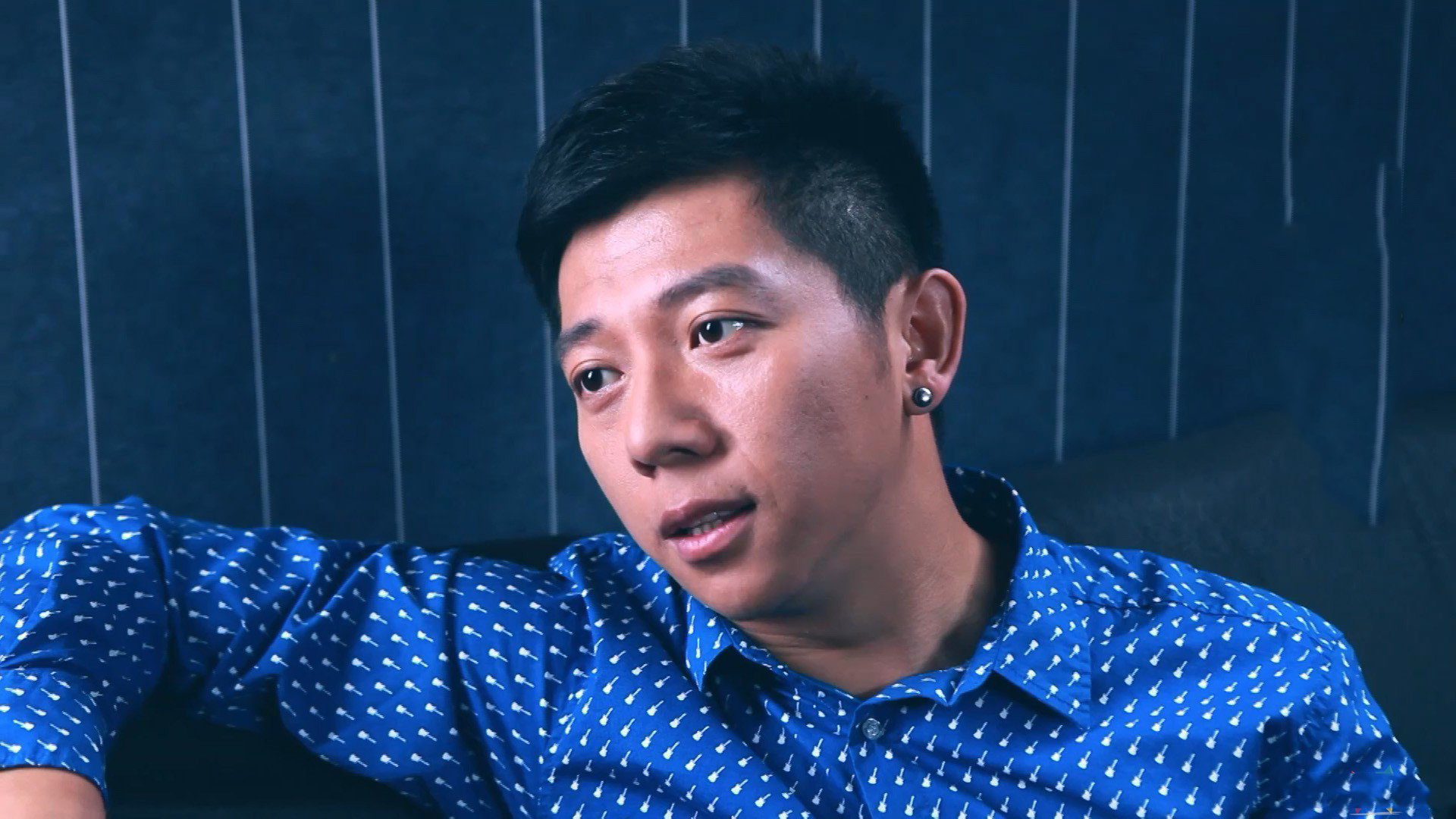 胡海泉连用十个为什么?痛心疾首的同时还暗示了什么