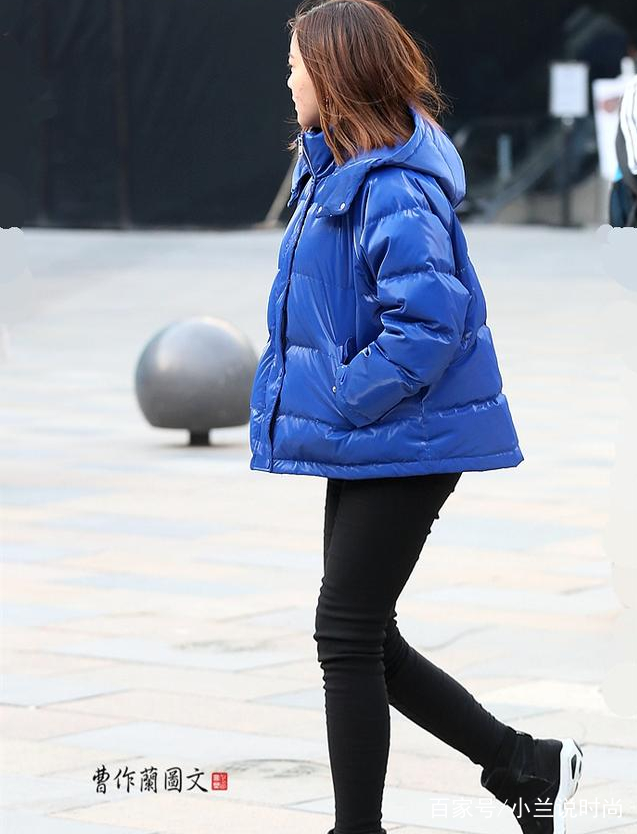 短款羽绒服街拍_短款羽绒服怎么搭-第2张图片-潮百科