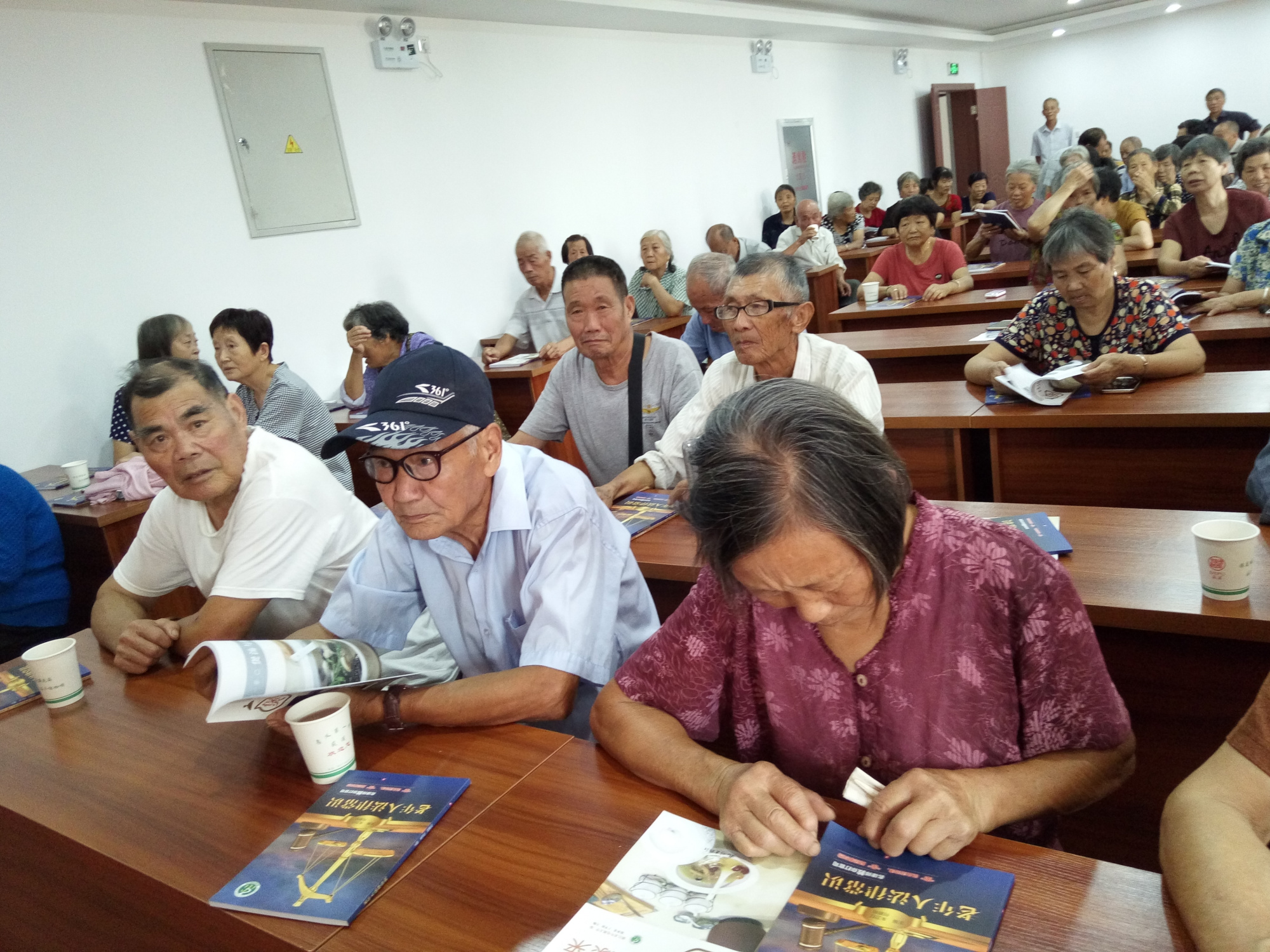 社区学习型社团如何服务农村老年教育