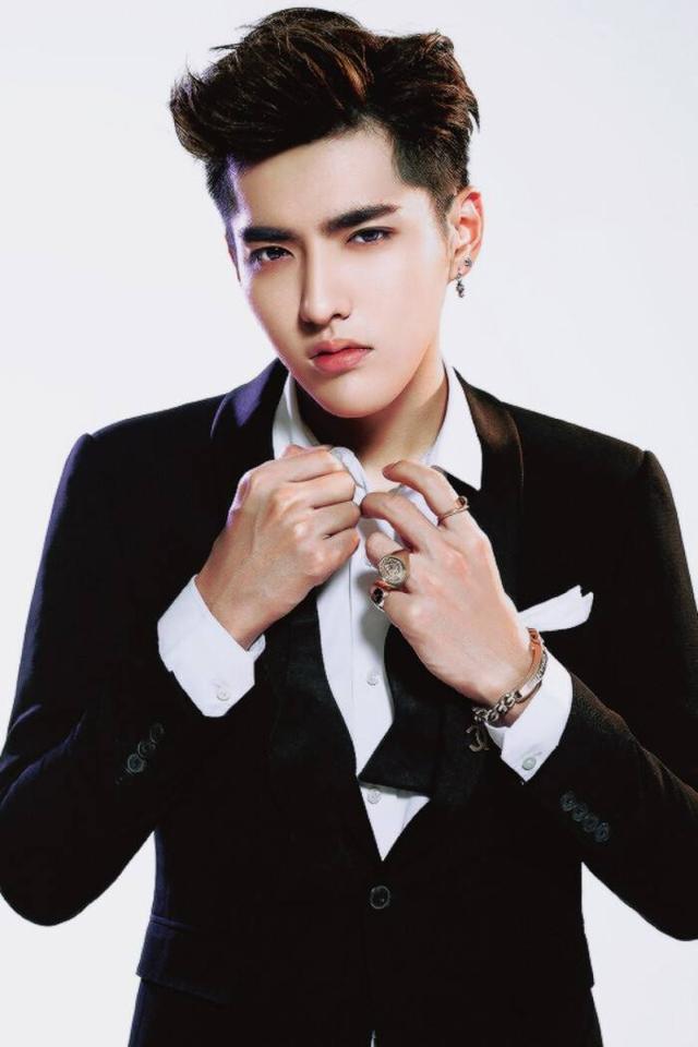 吴亦凡迷惑行为引争议!因国籍再被点名批评,禁止他用中国护照