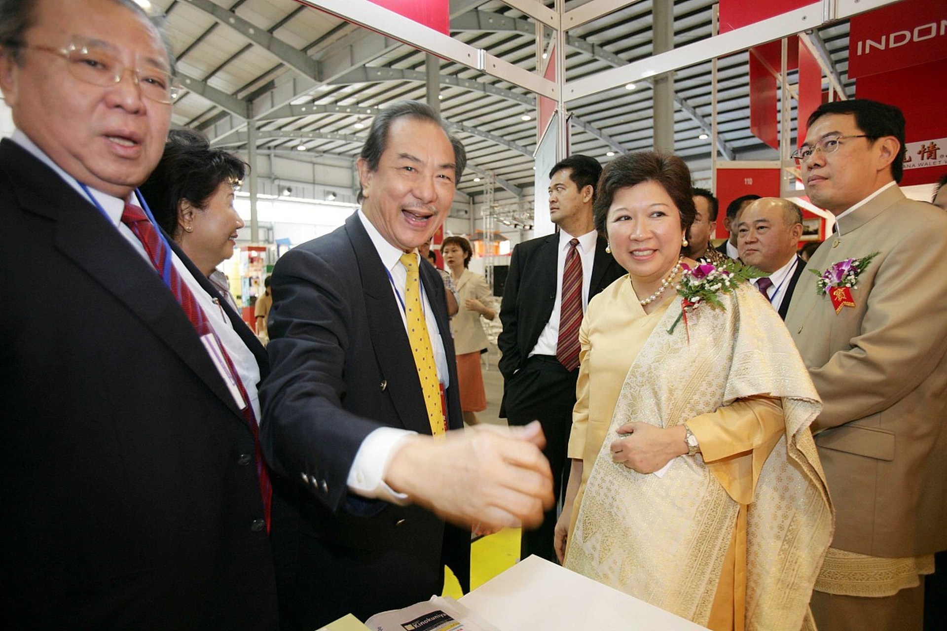 泰国总理选举重磅消息,他信,英拉再次获得胜利  在8月10日,泰党宣布