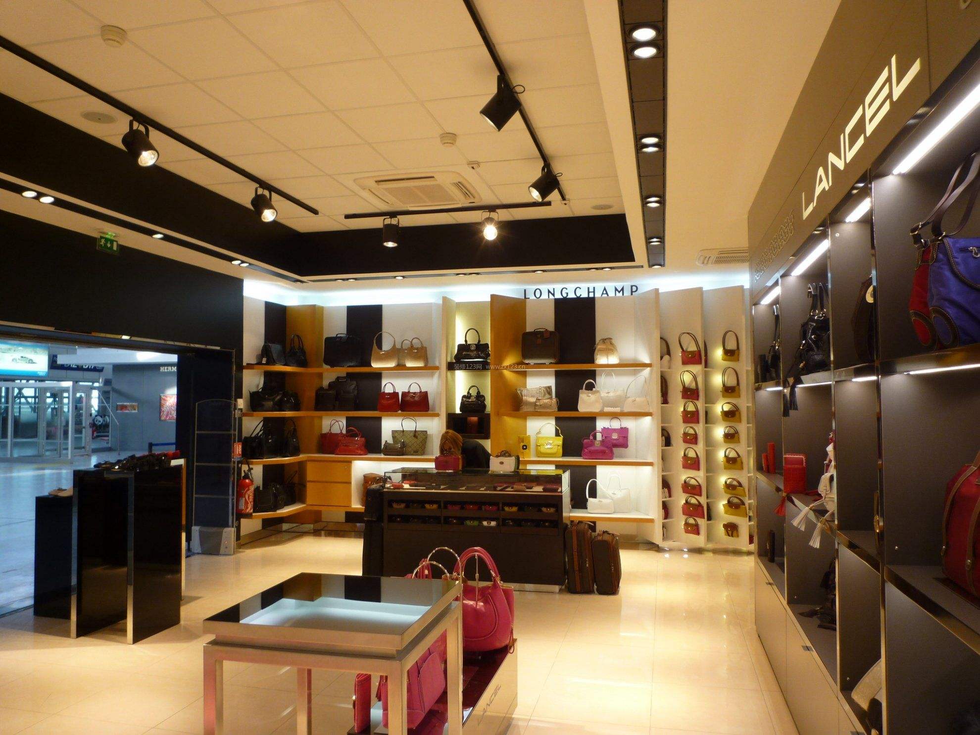 女包店扭亏为盈方案:免费引流 精准锁客模式,月利润破10万