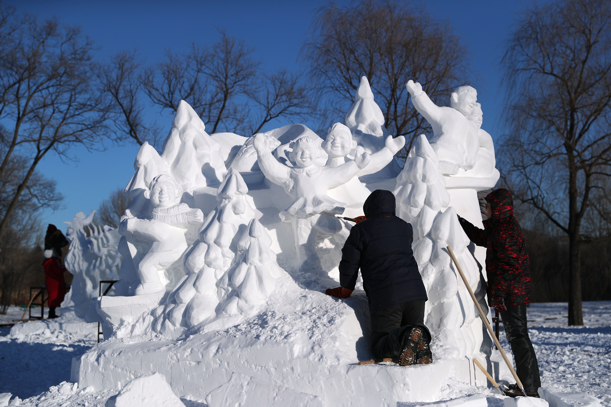 全国雪雕赛:巧夺天工展技艺