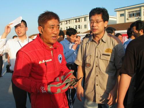 他是台湾著名演员,因为飞越黄河这一壮举被观众铭记