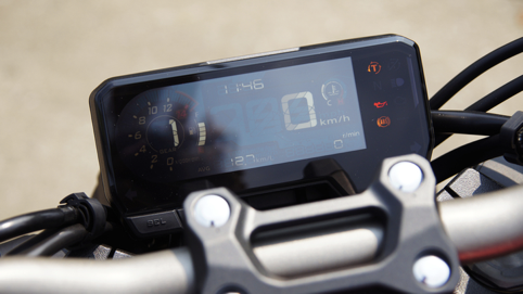 对岸车友提车体验,四缸圆灯复古摩托车本田cb650r