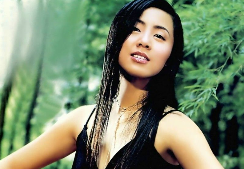 一组关于女神吕一和孙莉的照片,你更喜欢谁?