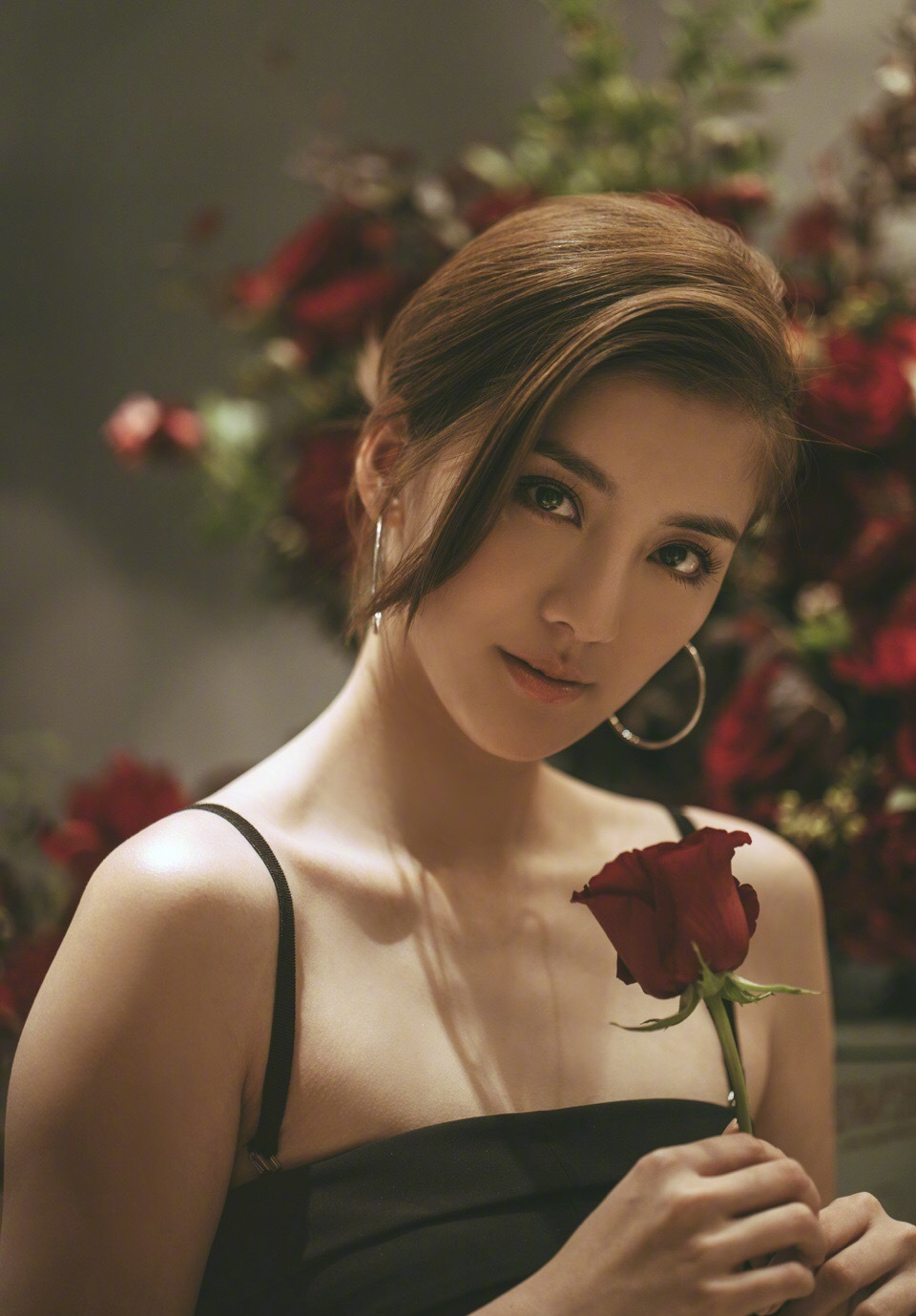 吴千语爱运动爱生活爱时尚,五官精致,神似欧美混血儿 转载自百家号