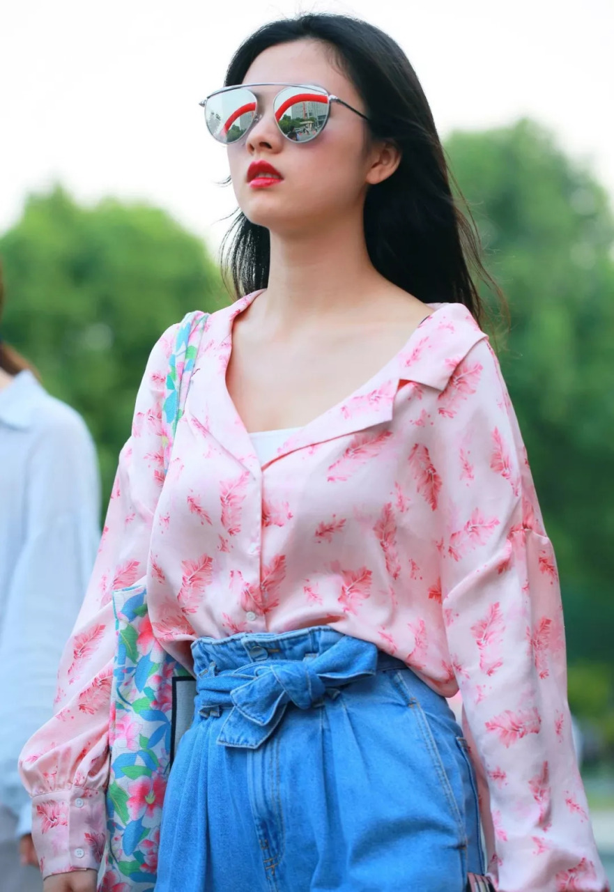 校花#浙江传媒学院校园里的00后美女,个个都是校花级别,除了颜值高,在