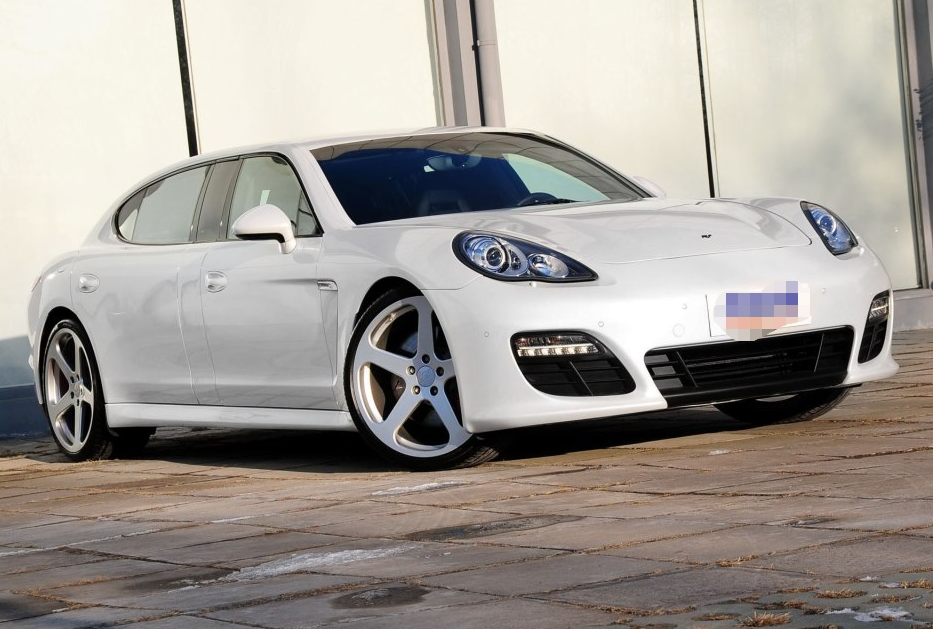 如虎-如虎 xl:是最近流行车型,车身上的轮廓富有张力