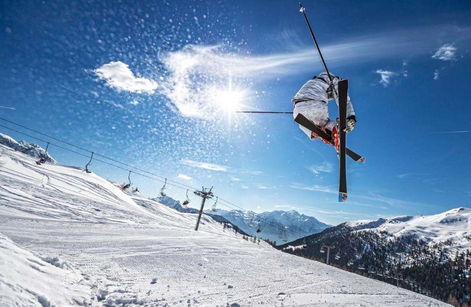 "阳光正好,微风不燥"亚布力滑雪场雪乡持续营业 快来玩儿吧